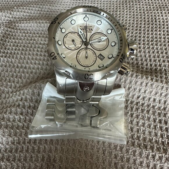 Invicta Venom # 23885 Men's Watch 53.7mm Preowned - Picture 2 of 9